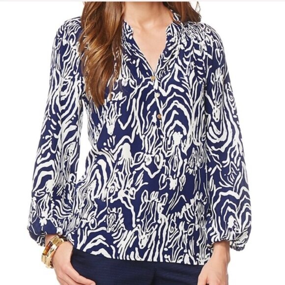 NWT Lilly Pulitzer Top Blouse Color: Navy Pattern: Entourage Size: M - Picture 1 of 5